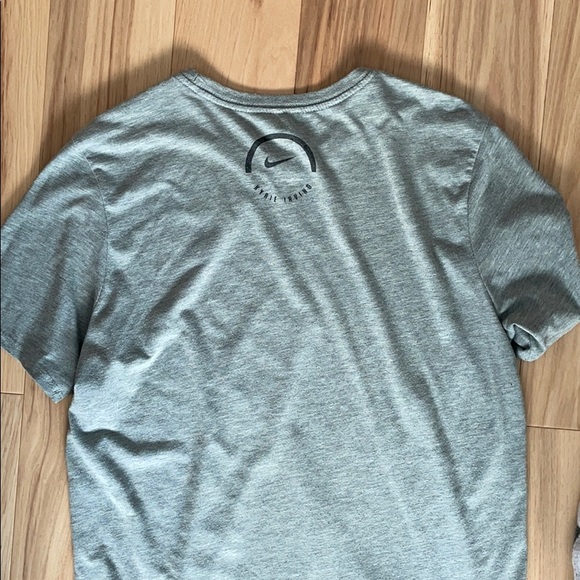 Kyrie Nike athletic shirt - Picture 3 of 3